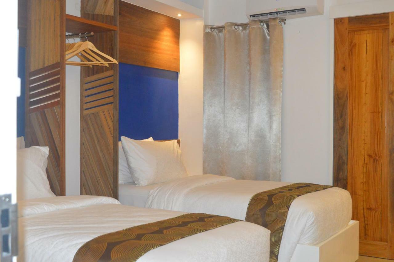 Manoc-Manoc Oyo 609 G Executive Hotel And Spa Boracay מראה חיצוני תמונה